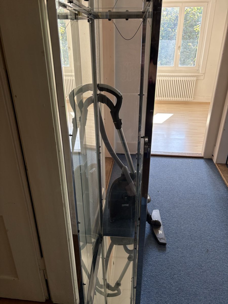 Vitrinen: Verkaufsvitrine – Gebraucht aus Busswil b.Melchnau von lemmyfreakluc 1