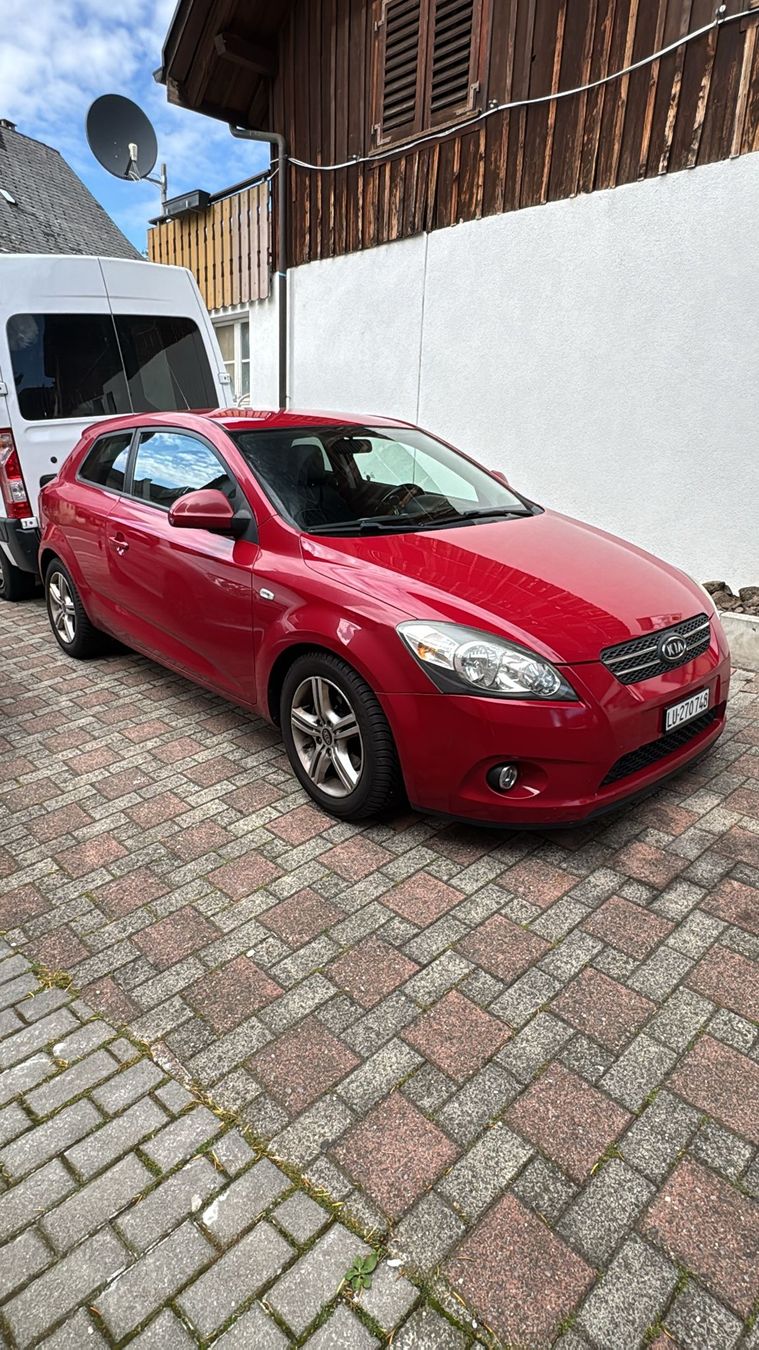 Kia Autos: Kia pro ceed 2.0 – D'occasion à Triengen par ffi_g6xc 2