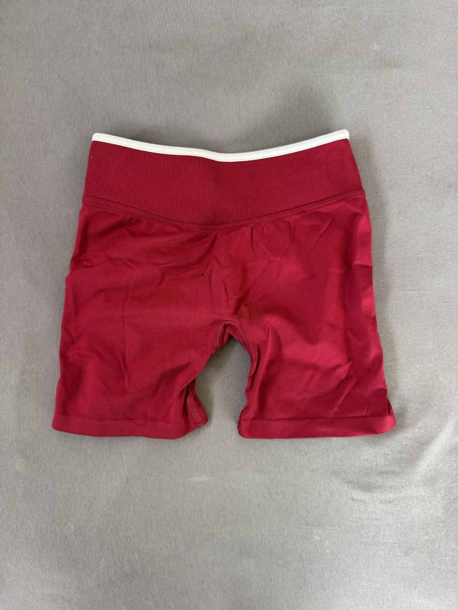 Teveo Pantaloni: Teveo Contrastline Shorts – Usato da Zizers venduto da nad_87t5 1