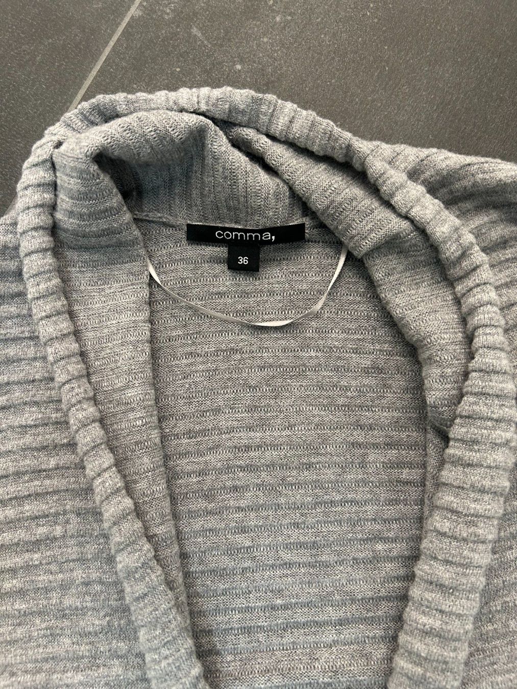 Comma Jacken: Strickjacke Comma – Gebraucht aus Mörel von jac_rq58 2