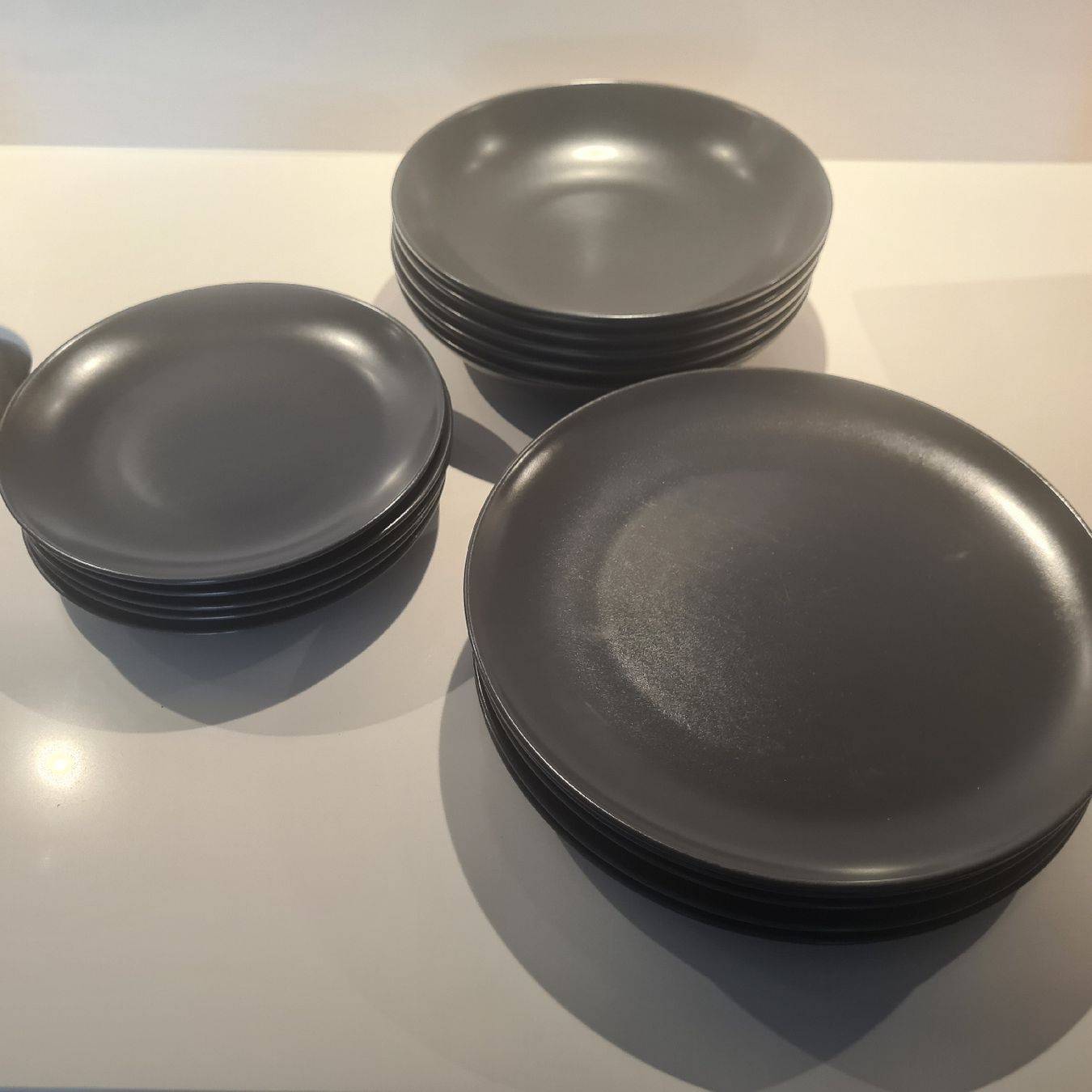 Geschirrsets: 5er Set Flach,Suppen und Desser Teller – Gebraucht aus Steinen von turbogeiss99