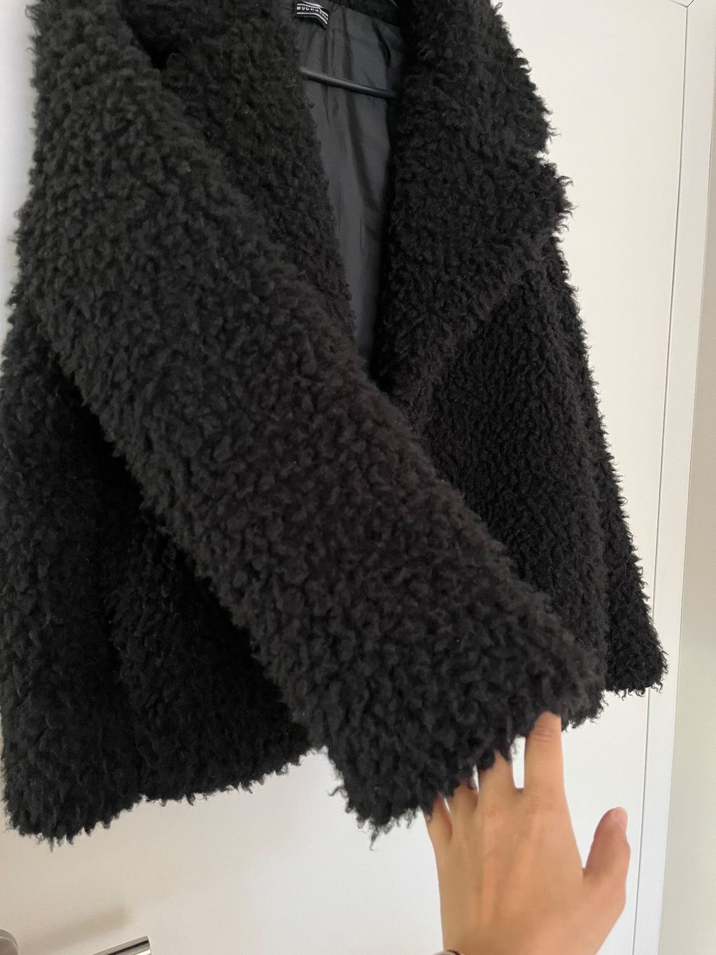 Giacche: Schwarze Teddyjacke/Winterjacke, Gr. L – Usato da Triesen venduto da dardaleni 2