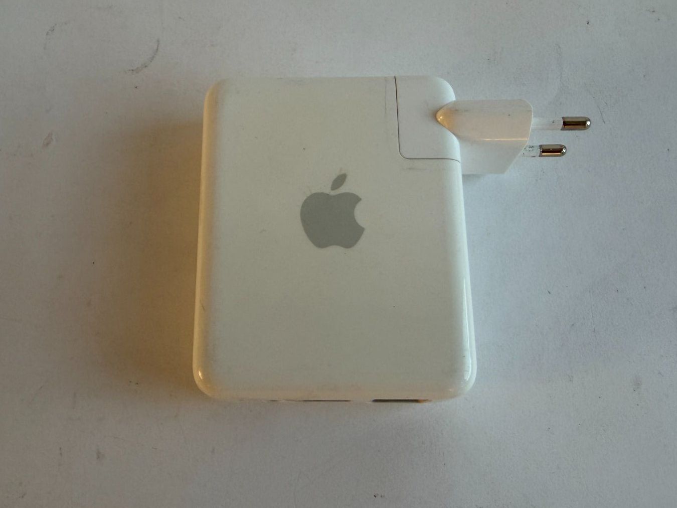 Modems & Router: Apple Airport Express Base Station – Gebraucht aus Huttwil von Thoste