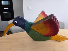 Massiver bunter Holzvogel 60 cm lang auf einem Eisenstab