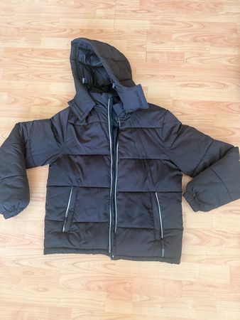 Winterjacke Bershka schwarz mit Kapuze guter Zustand