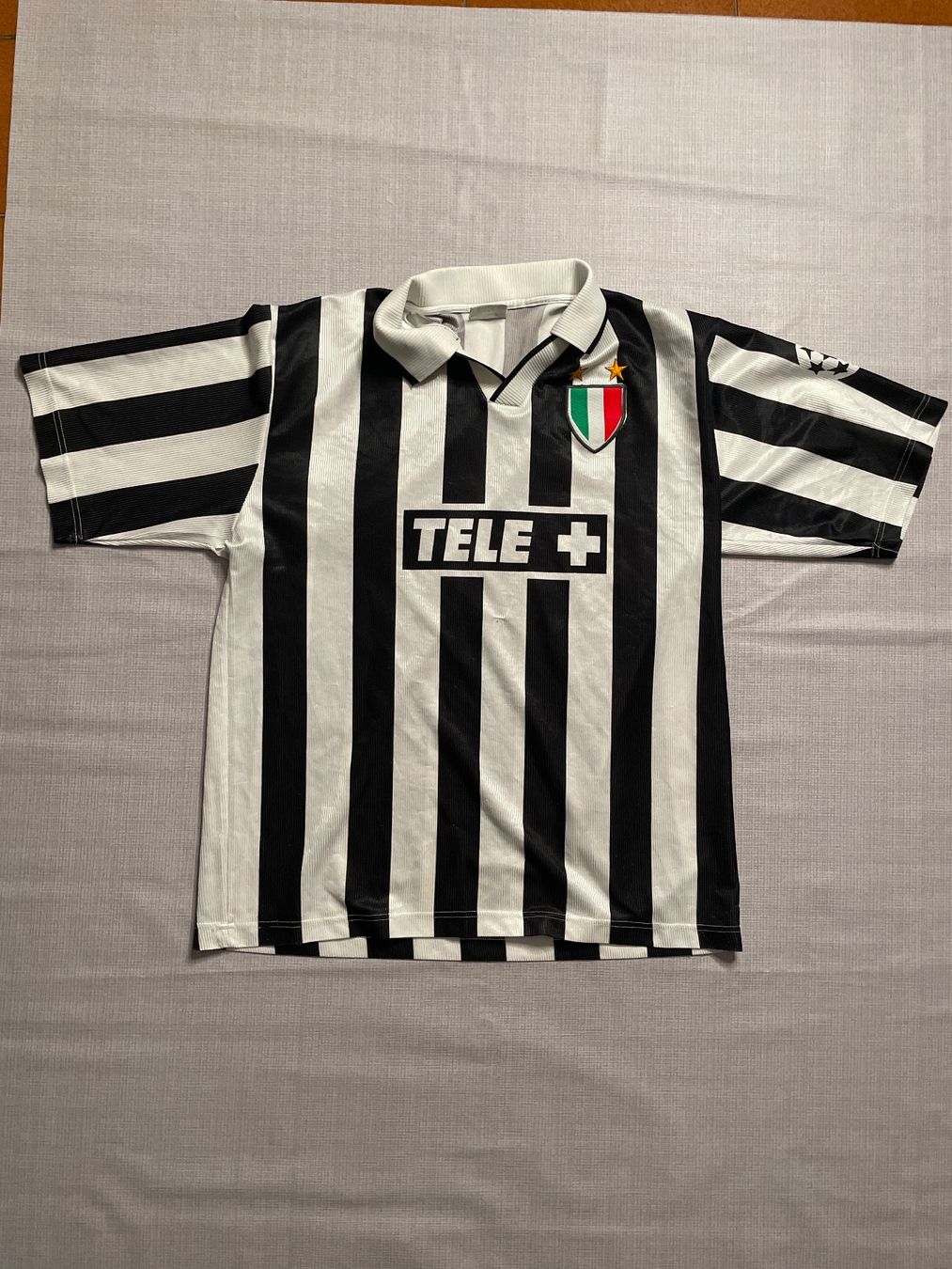Camicie, T-shirt & Polo: T-Shirt Juventus Vintage – Usato da Capolago venduto da LA.BOTTEGA