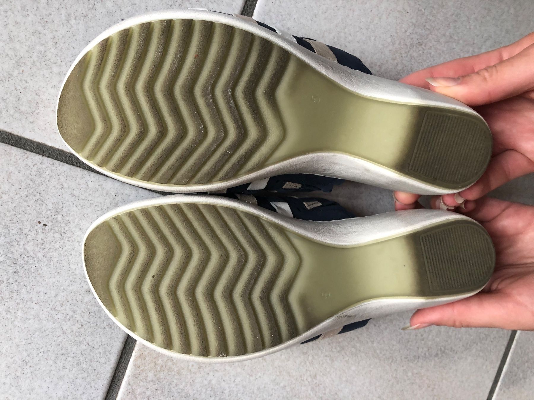 Scarpe da donna: Slipper Caprice – Usato da Liestal venduto da FlomiVivi 2