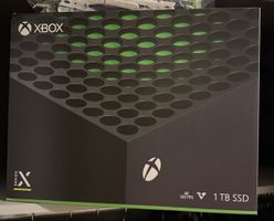 Xbox Series X 1 TB + 2 Controller + Seagate 4 TB Game Drive