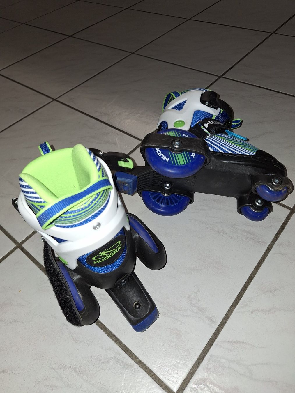 Pattini in linea & Pattini a rotelle: HUDORA Rollschuhe Grösse 30-33 – Usato da Biberist venduto da rospel 1
