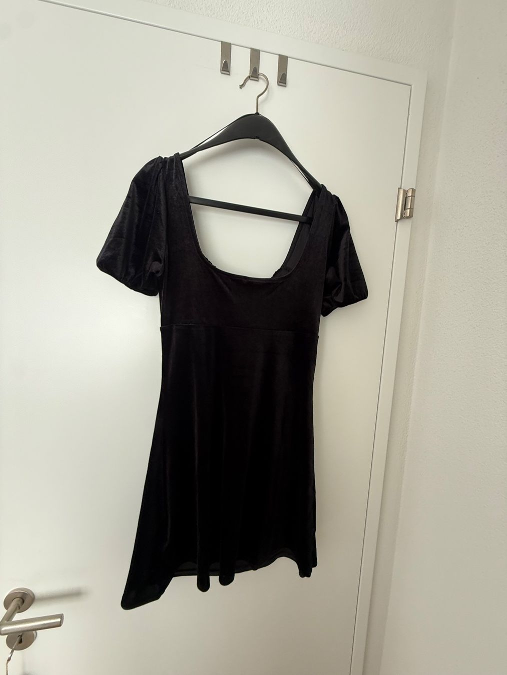 Kleider: Samtkleid H&M – Gebraucht aus St. Gallen von di_146 2