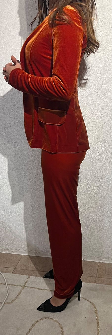 Completi & Tailleur: Ensemble en velours orange – Usato da St-Pierre-Clages venduto da ste_xk6p