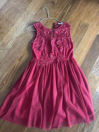 Schönes Kleid in dunkelrot Gr. M