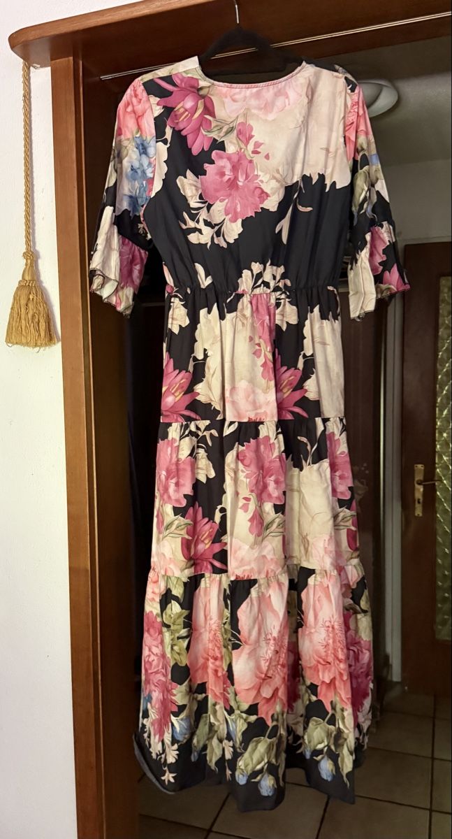 Kleider: Kleid mit Blumenmuster Grösse M getragen – Neu und originalverpackt aus Küsnacht ZH von Wobisch1