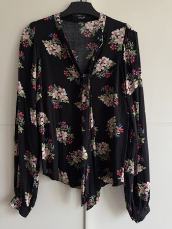 Guess Bluse mit Blumenmuster - Grösse S - Top!