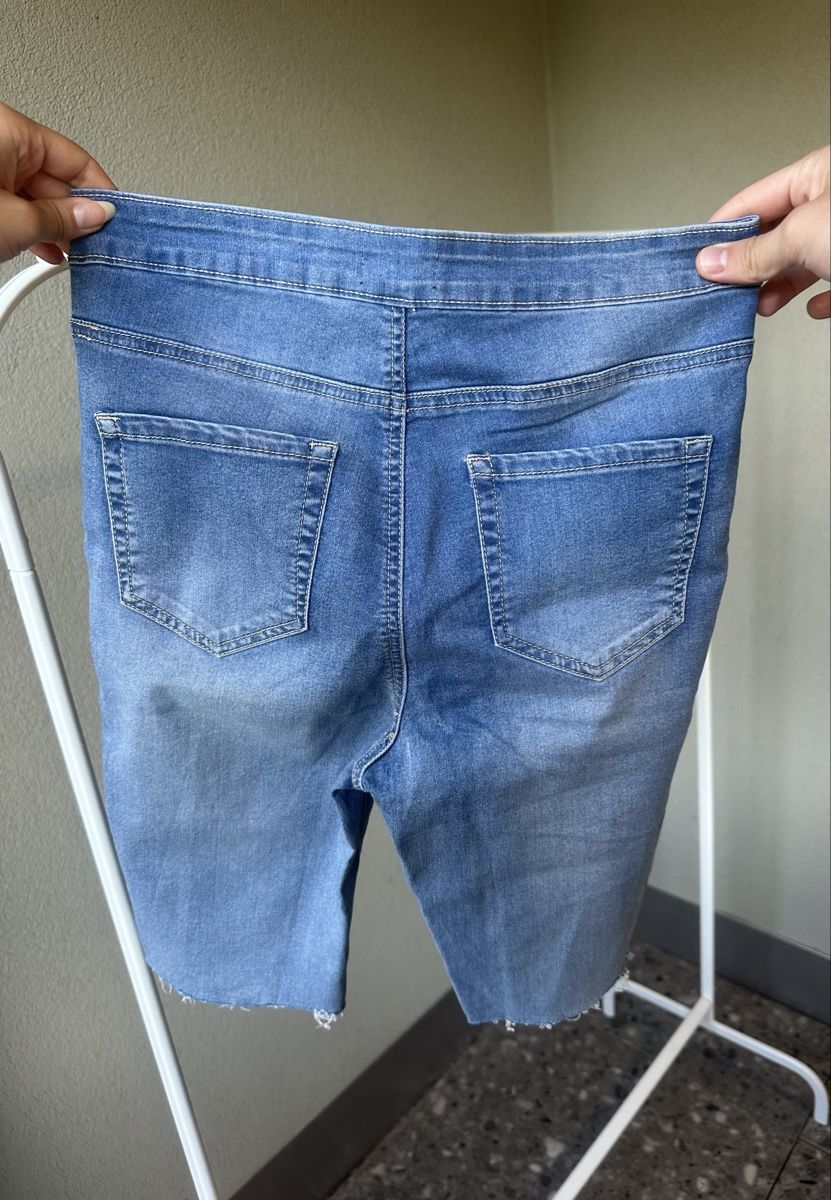 Pantalons: Sehr schöne, kurze Hose – D'occasion à Volketswil par hal_65hj 1