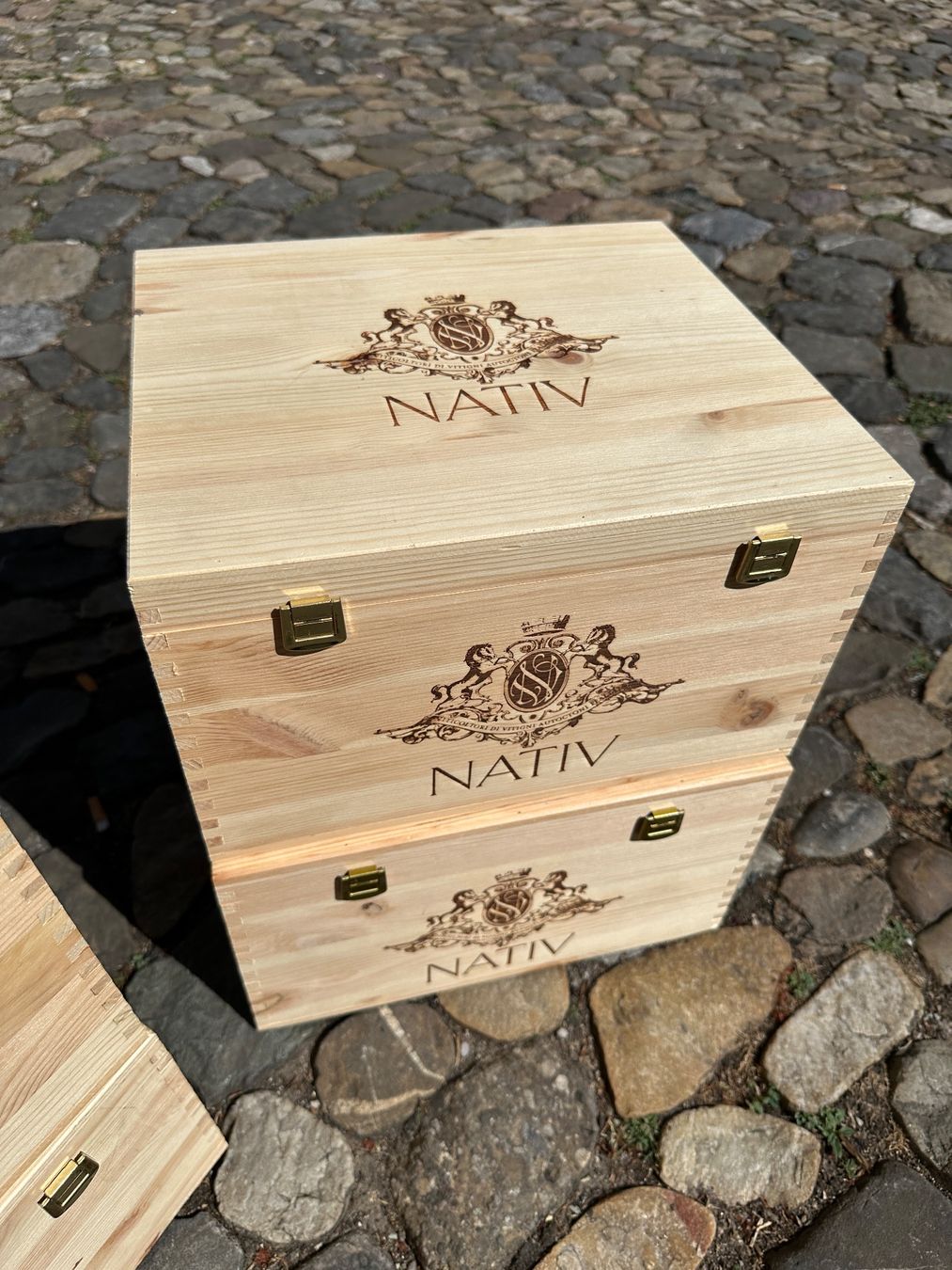Altro: schöne Weinkiste mit Klappdeckel Nativ – Usato da Zürich venduto da atlantis77 7