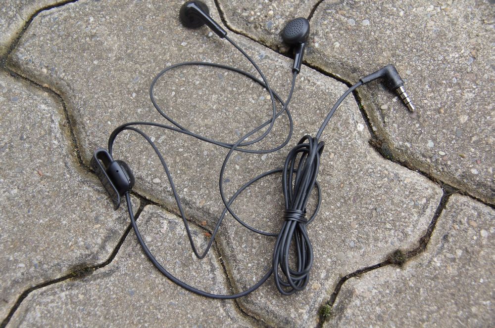 Kopfhörer: Ecouteurs / Headset – Gebraucht aus Sierre von Erjou