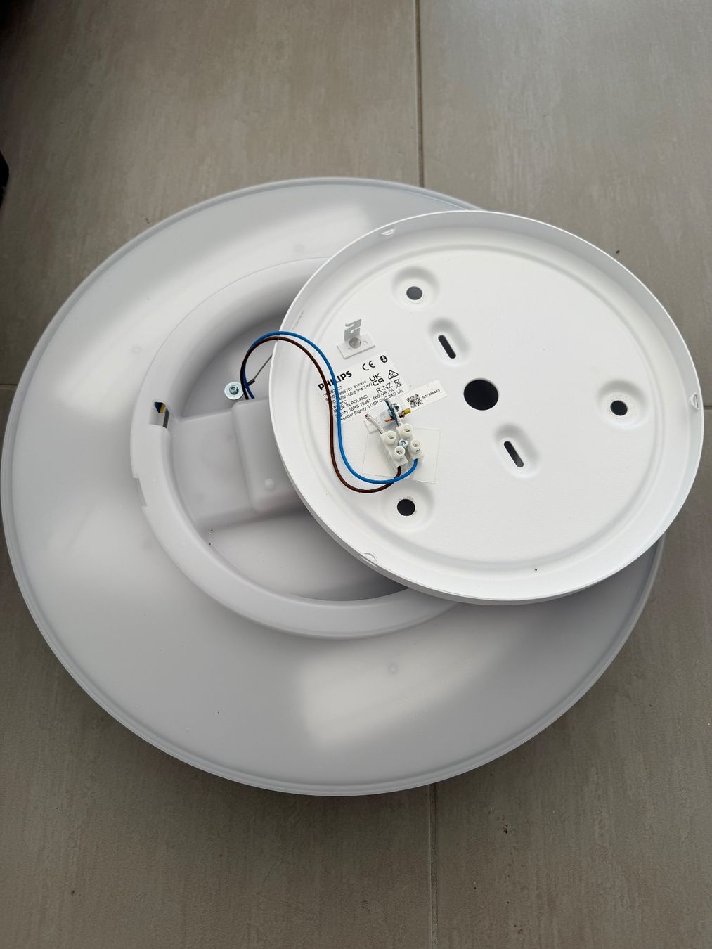 Philips Lustres & lampes de plafonds: PHILIPS HUE Plafonnier Enrave Medium – D'occasion à Montreux par MaisonMonteCarlo 1