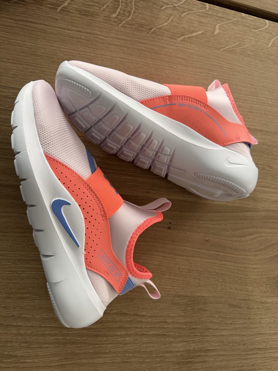 Nike Scarpe per ragazze: Nike Turnschuhe Grösse 35 Neu – Nuovo e nell'imballaggio originale da Flims Dorf venduto da Specials 1