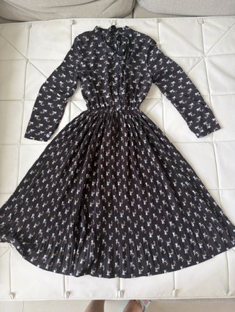 Robe plissée marron à motifs manches longues bon état 