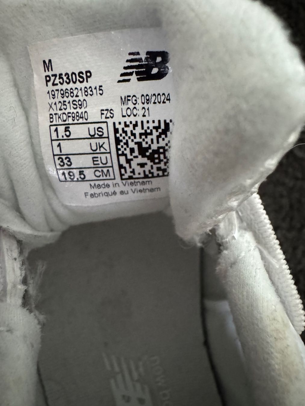 New Balance Chaussures hommes: New Balance Sneaker Grösse 33 – D'occasion à Dietikon par flu_5vzg 2