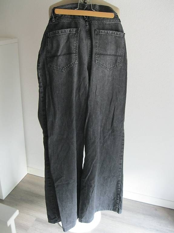 Jeans: jeans "Urban Classics" taille 29 – Usato da vouvry venduto da -tivoli- 1