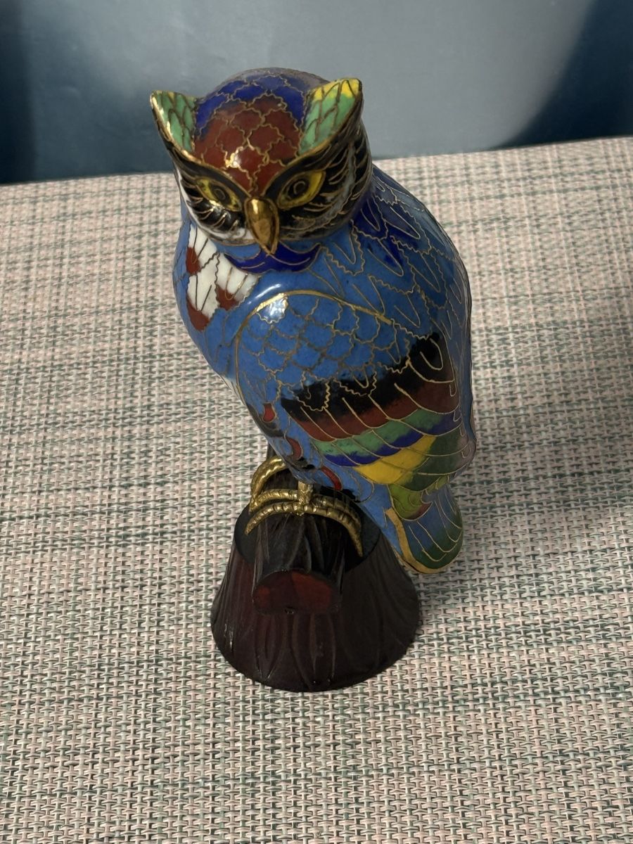 Statuette: Cloisonné Eule auf Holzsockel, China, 17 cm – Usato da Grenchen venduto da swiss.antiques 1
