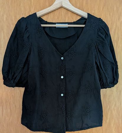 Damen Bluse schwarz bestickt Puffärmel