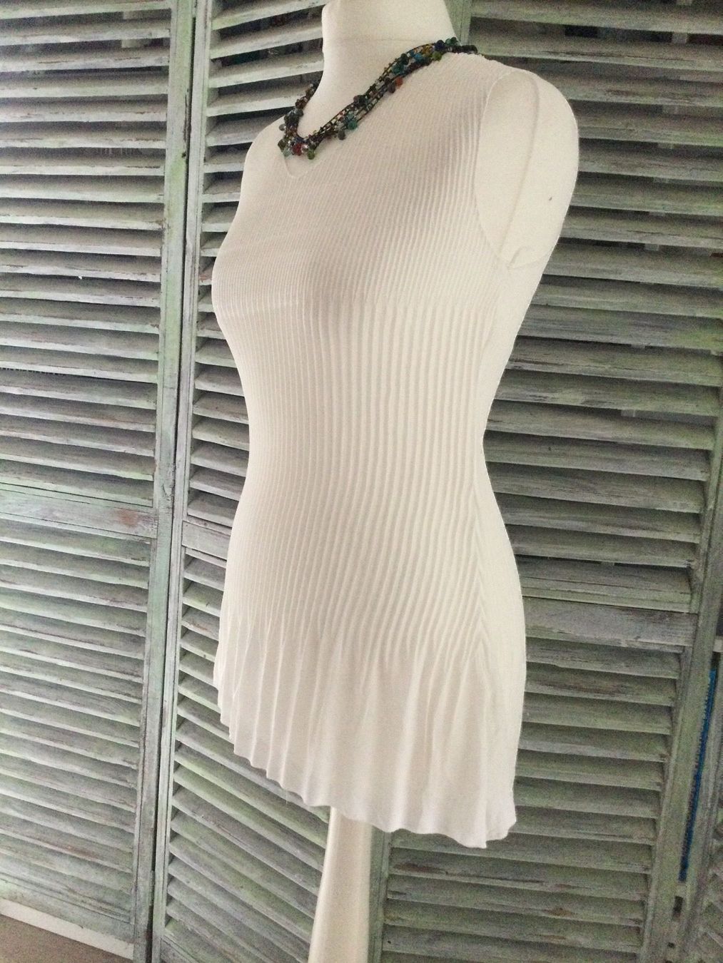 Top: Top blanc asymétrique, taille M, NEUF – Nuovo e nell'imballaggio originale da Agiez venduto da chouchanelle 1