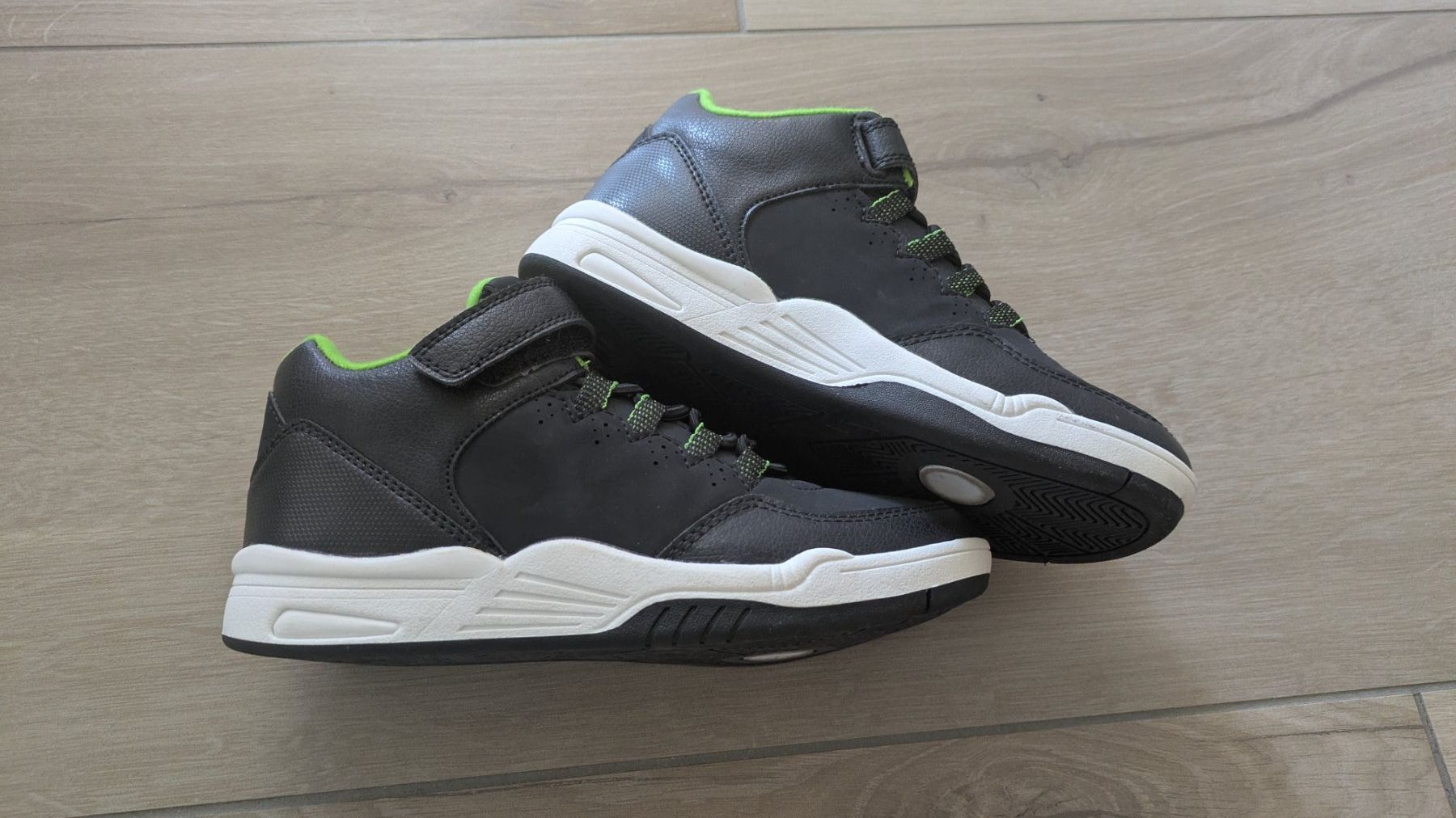 Victory Schuhe für Jungen: Mid Cut Sneaker - Grösse 33 - neu – Neu (gemäss Beschreibung) aus Staufen von Fleby84