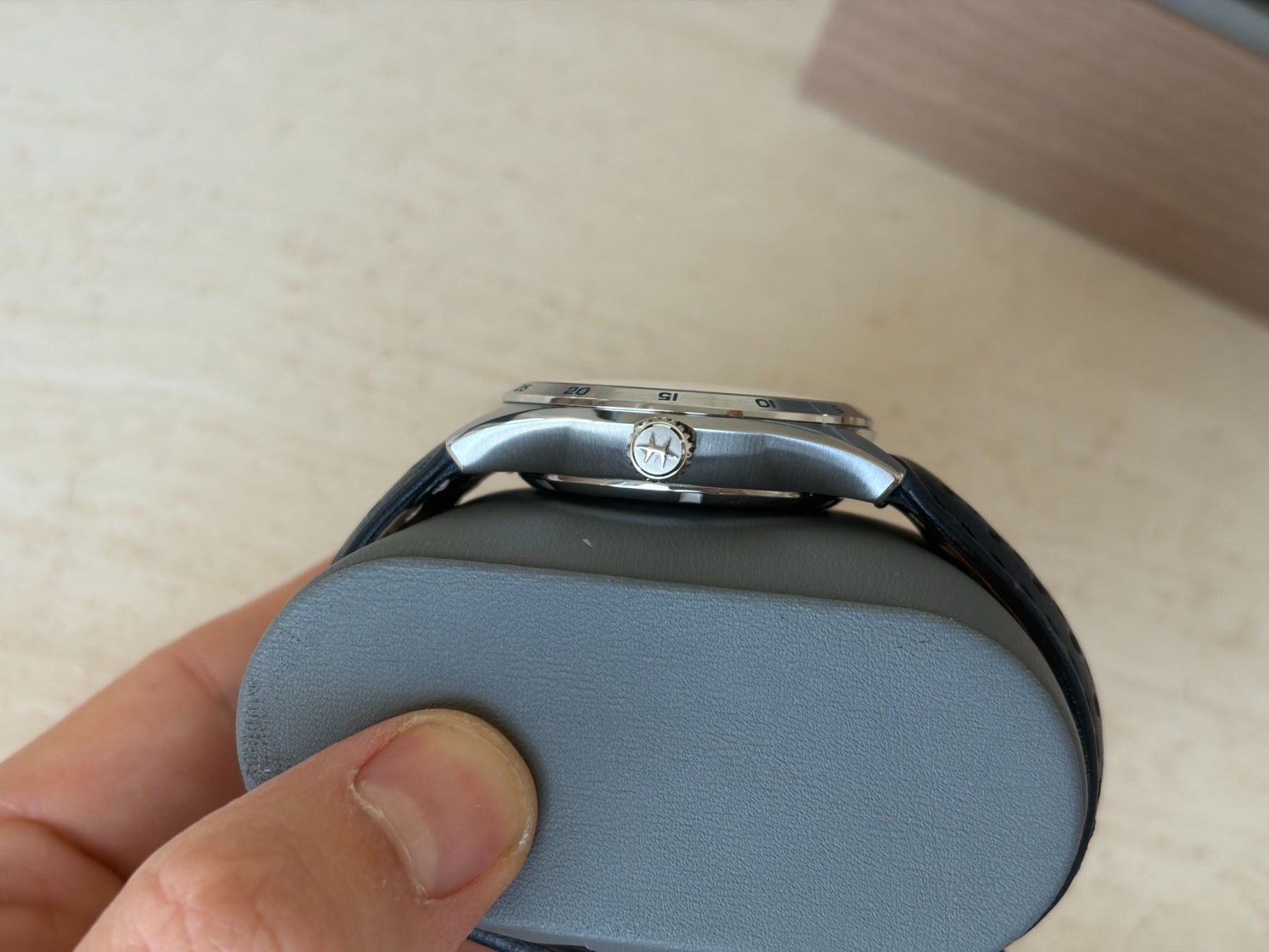 Hamilton Orologi: Hamilton Jazzmaster Performer Auto 38mm Blau H36215640 – Nuovo (secondo la descrizione) da Horgen venduto da magma94 6