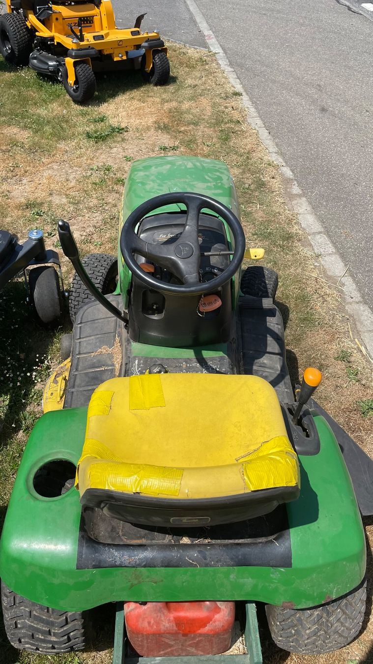 John Deere Tagliaerba: Rasentraktor Aufsitzmäher John Deere LT133 – Difettoso da Ermensee venduto da peterfrey 8
