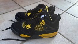 Air Jordan 4 Retro nere e gialle