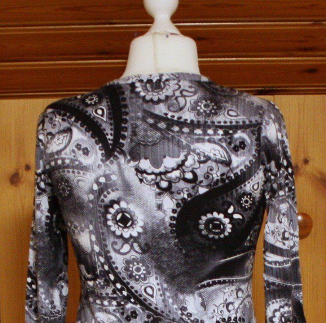 Blusen: T-Shirt Langarm schwarz-weiss Gr. S – Gebraucht aus Flüelen von Diversicum-Vintage 6