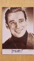Yves Montand, Original Autogramm auf Foto in s/w