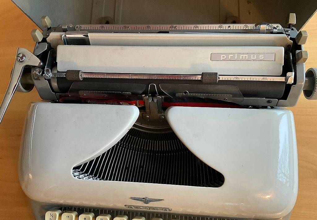 Macchine da scrivere: Alte Schreibmaschine von Adler – Usato da Laufen venduto da Babouche4242 2