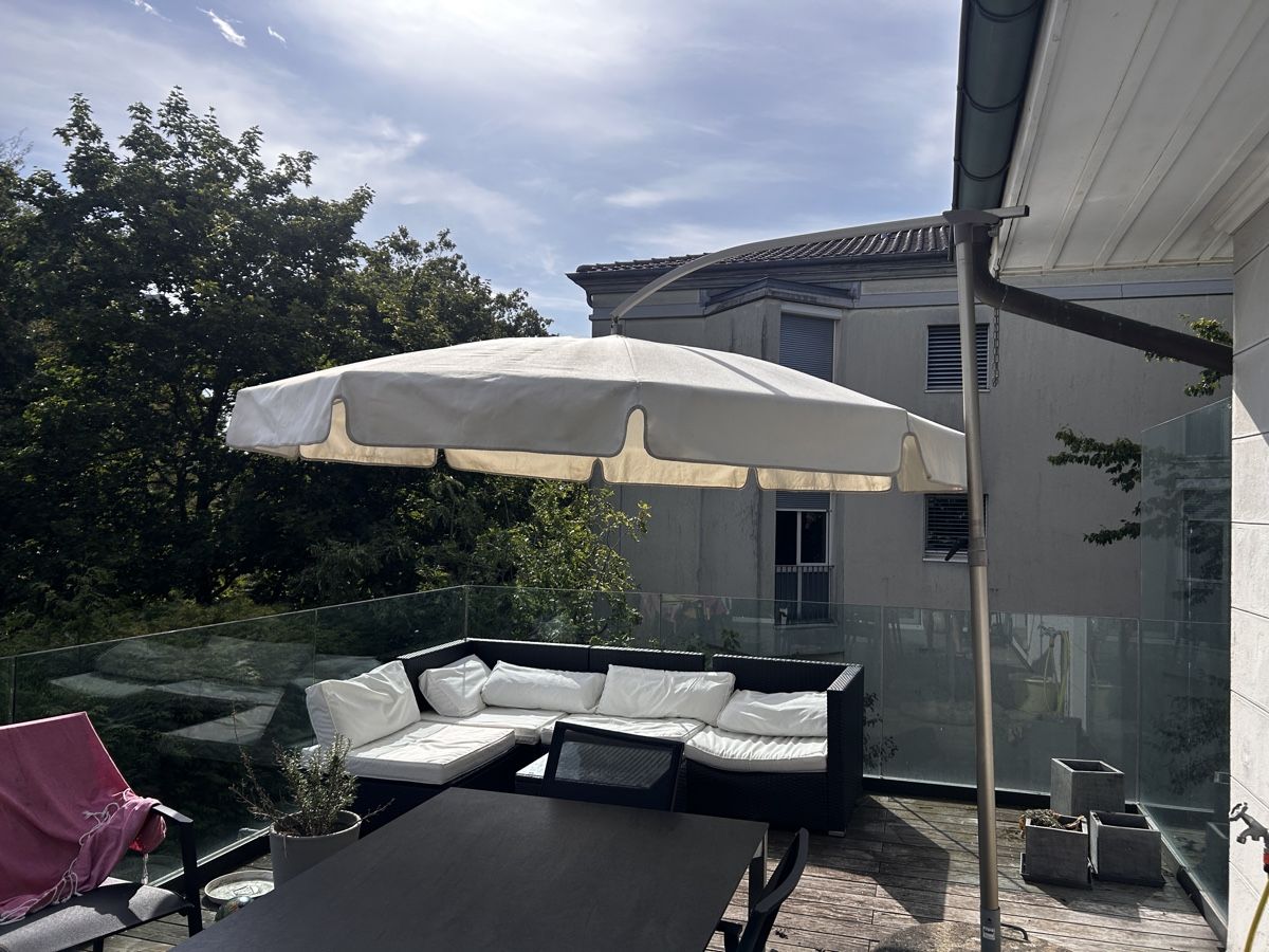 Glatz Ombrelloni: Glatz Pendelsonnenschirm mit Betonsockel – Usato da wabern venduto da starskycrew