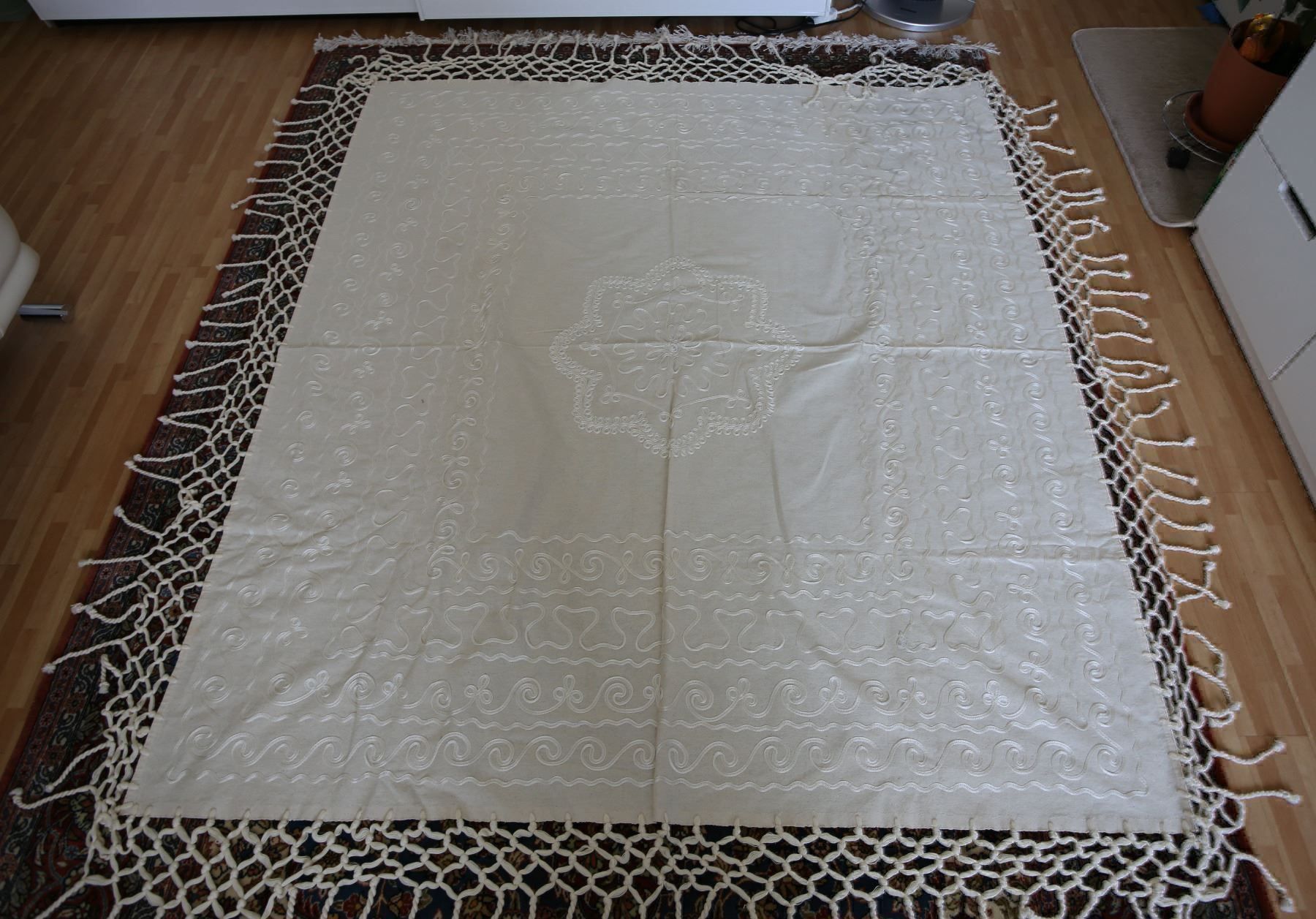 Altra biancheria da tavola: Tischtuch beige-weiss 157 x 145 – Usato da Basel venduto da Verkauf_Aral 1