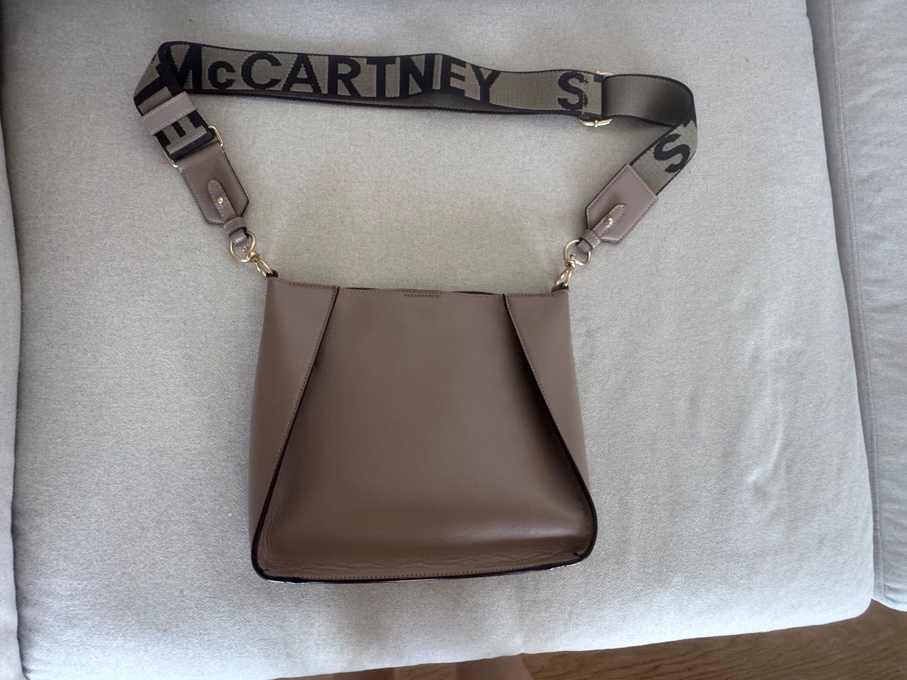 Stella McCartney Taschen für Damen: Stella Mccartney Logo Square Crossbody Bag – Gebraucht aus Castagnola von bet_xd6h 6