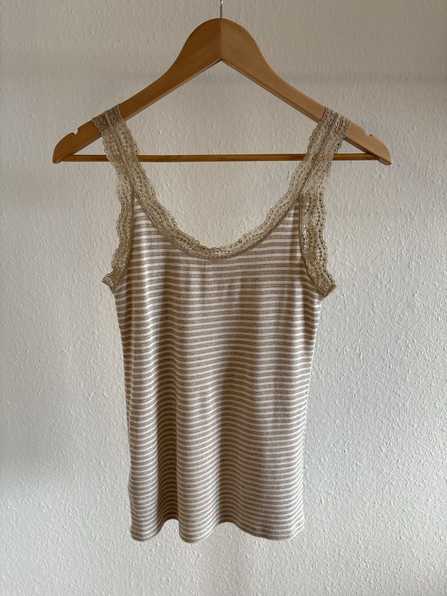 Top: Uniqlo top – Nuovo (secondo la descrizione) da Genève venduto da mar_dt67 2