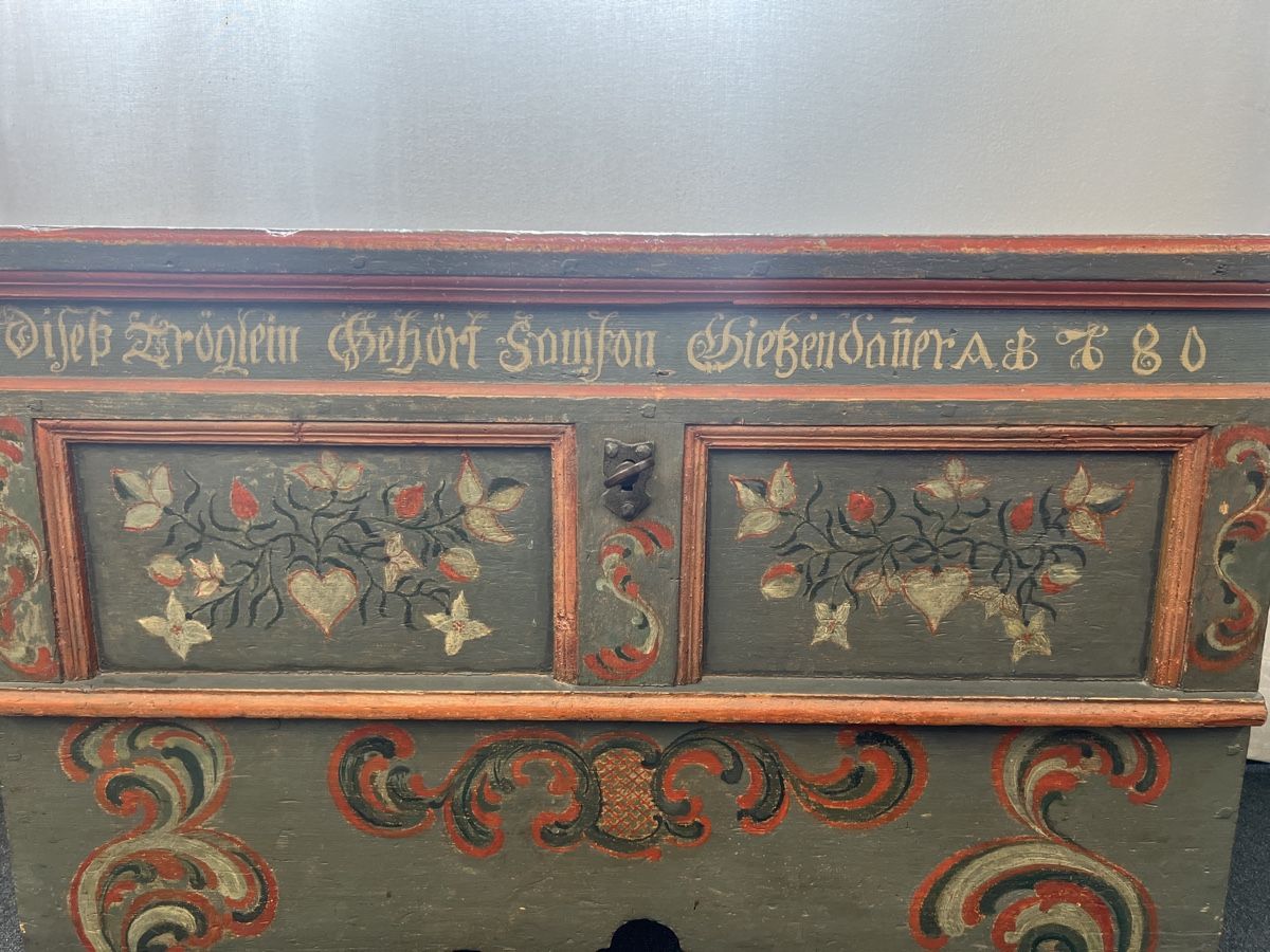 Cassapanche: Selten kleine Ostschweizer Truhe – Usato da Gossau SG venduto da Keller-Antiques 1