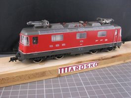 Fleischmann SBB Re 4/4 II rot, mit passender Fleischmann Sc