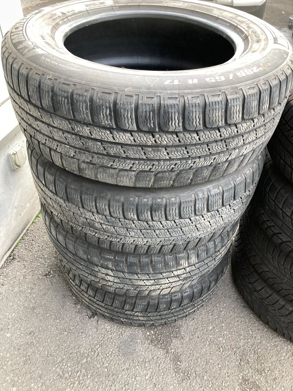 Michelin Pneus & Kompletträder: Winterpneu 235/65R17 Michelin – Gebraucht aus Cham von WB2223