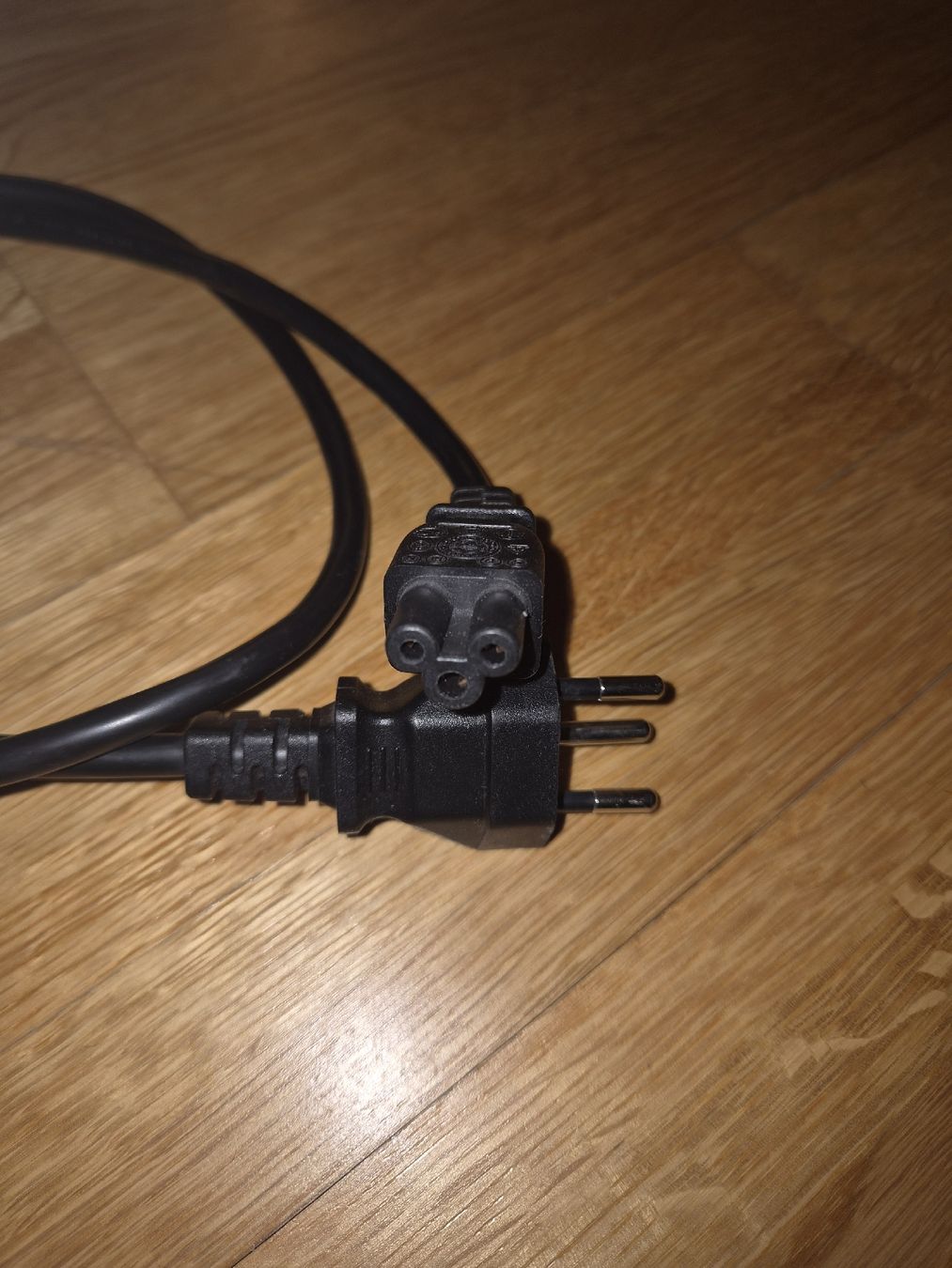 Cavi: Netzkabel Kleeblattstecker C5 auf T12 – Usato da Zeihen venduto da Buylool 1