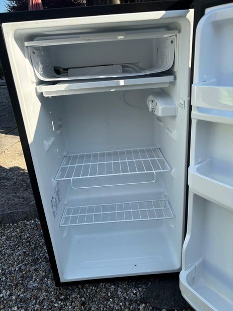 Frigoriferi: kleiner Kühlschrank – Usato da Hüttikon venduto da ypell 2
