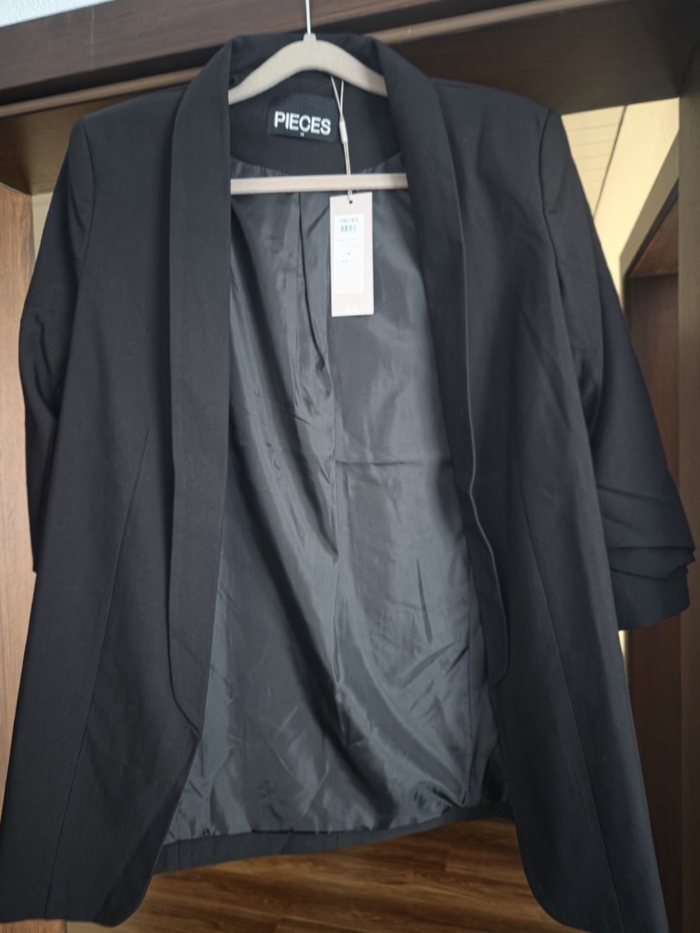 Pieces Giacche: Pieces schwarzer Blazer Gr M mit Etikett – Nuovo (secondo la descrizione) da Altishofen venduto da tammy05 1