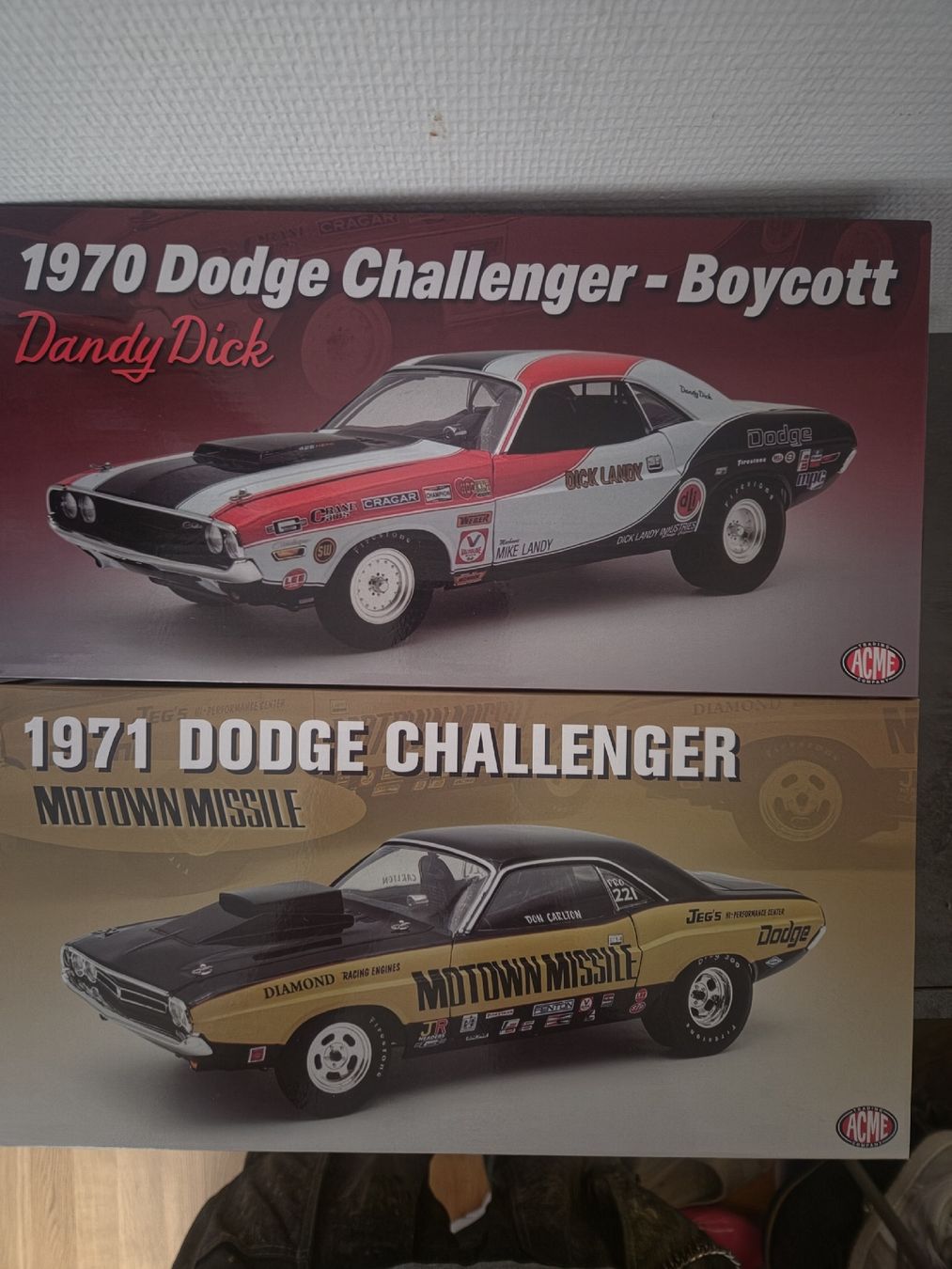 Dodge Voitures modèles: Dodge Challenger Set, 1:18 Acme  – Neuf avec emballage d'origine à Bern par WeLoveCars