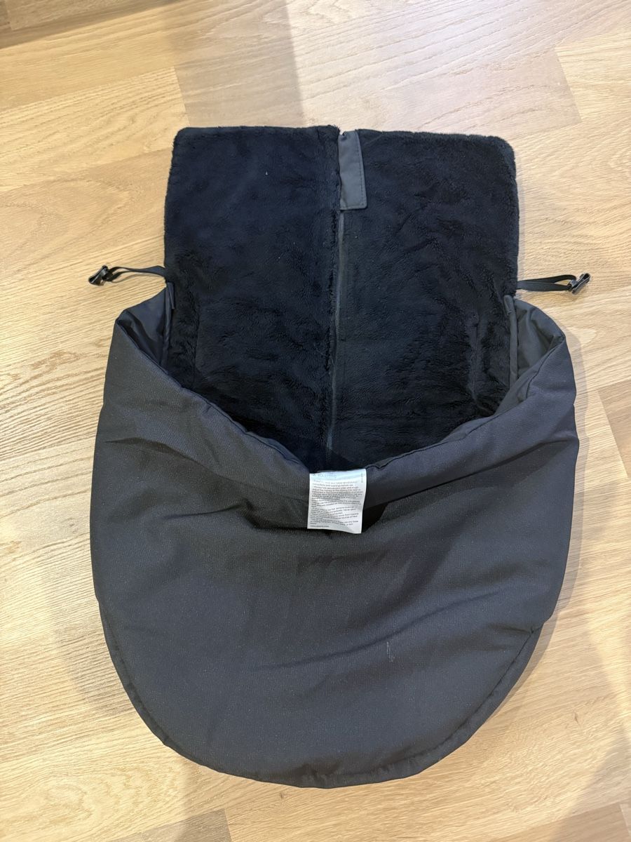 Doona Carrozzine: Doona Plus Kindersitz mit Isofix Basis schwarz gebraucht – Nuovo (secondo la descrizione) da Sax venduto da FreakMara 6