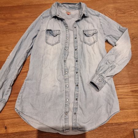 Damen Jeanshemd hellblau Grösse 36 S guter Zustand