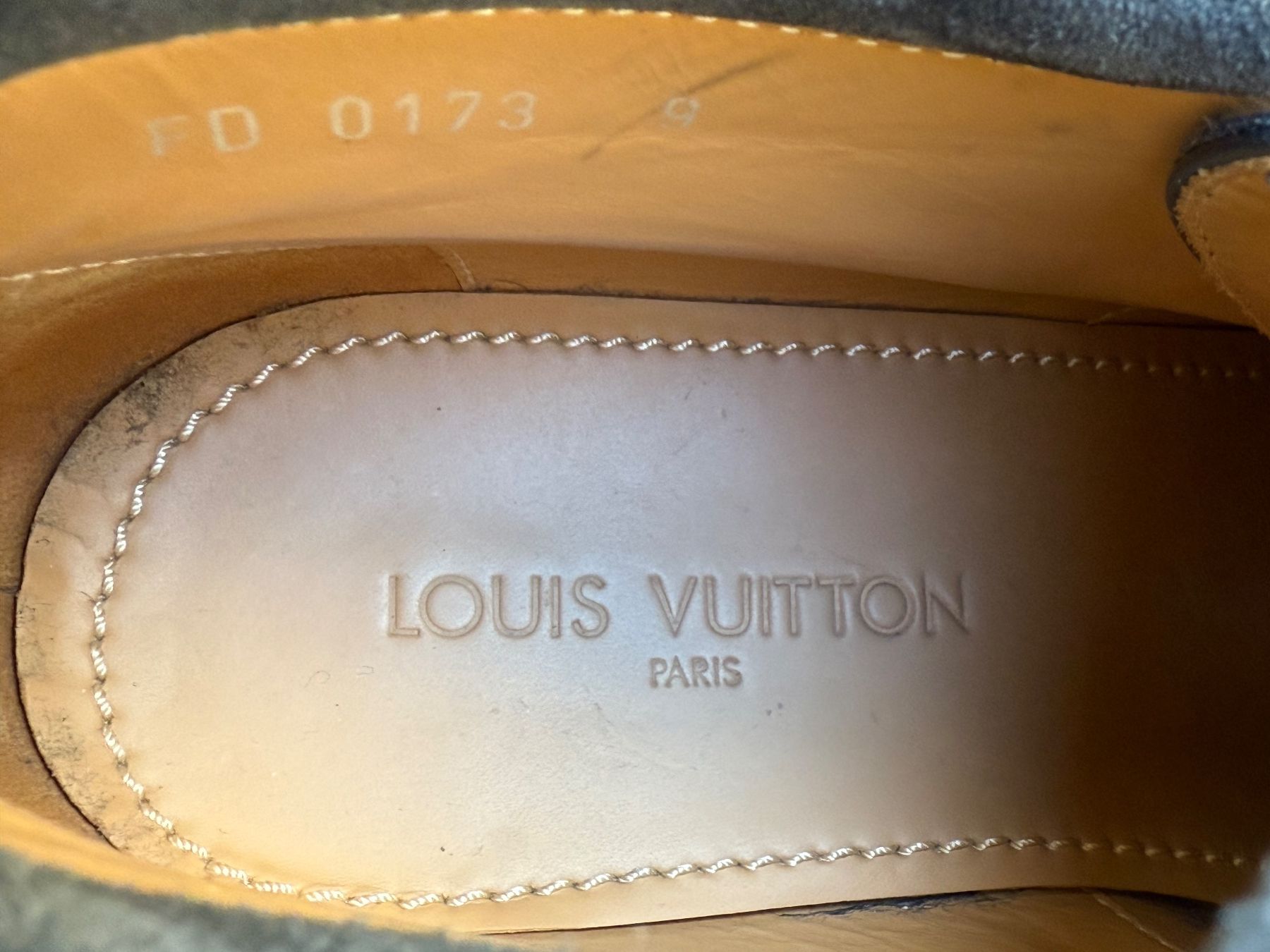 Louis Vuitton Herrenschuhe: LOUIS VUITTON Chukka Wingtip GrauWildleder Stiefel Boot 43.5 – Gebraucht aus Kreuzlingen von kruezbiz 4